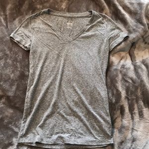 gray comfy and casual tee